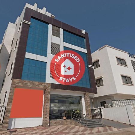 Oyo Flagship 19196 Shree Sai Niladri Residency شيردي المظهر الخارجي الصورة