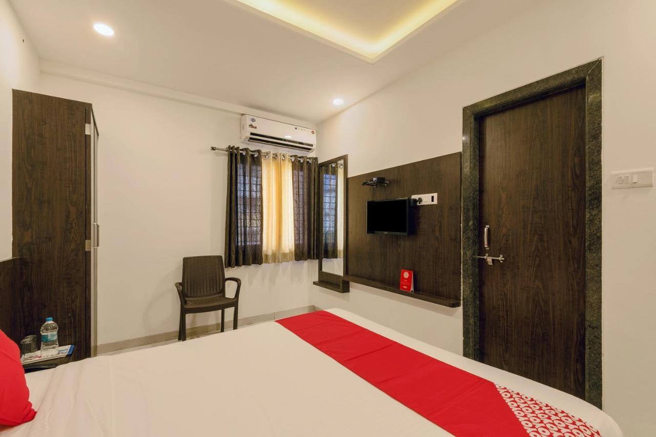 Oyo Flagship 19196 Shree Sai Niladri Residency شيردي المظهر الخارجي الصورة