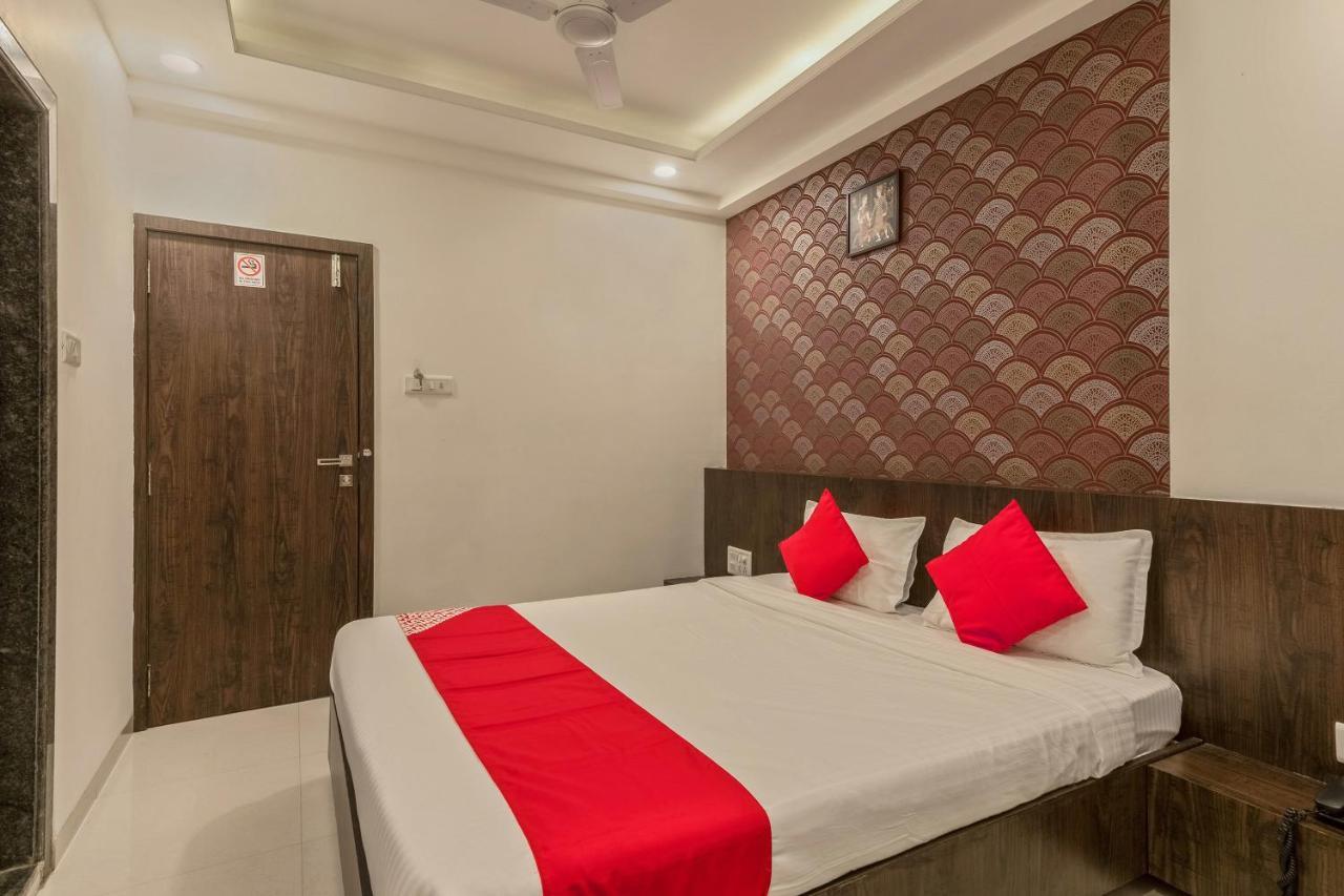 Oyo Flagship 19196 Shree Sai Niladri Residency شيردي المظهر الخارجي الصورة