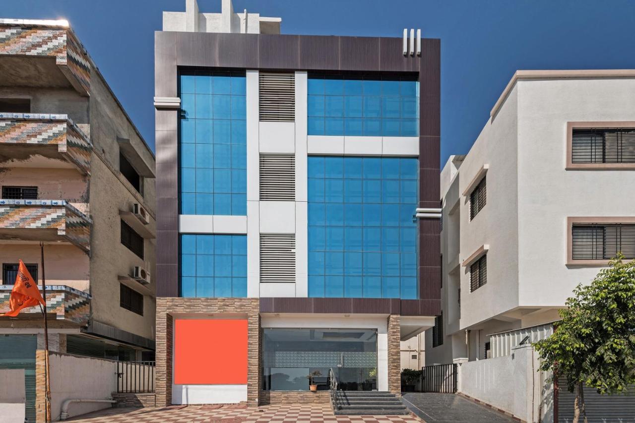 Oyo Flagship 19196 Shree Sai Niladri Residency شيردي المظهر الخارجي الصورة